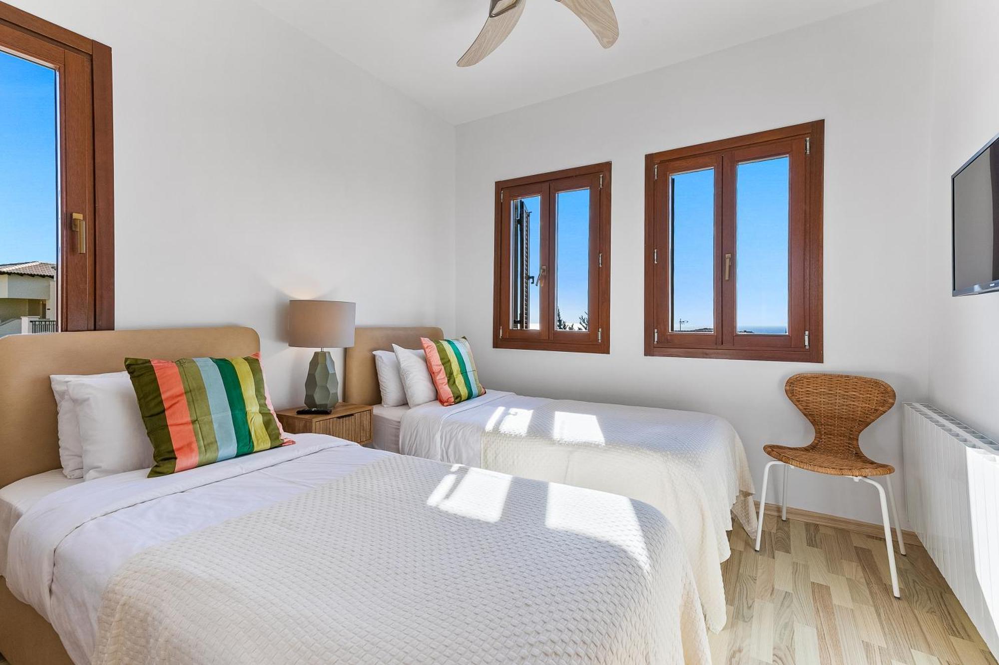 2 Bedroom Apartment Thalassa With Sea And Sunset Views, Aphrodite Hills Resort Kouklia Esterno foto