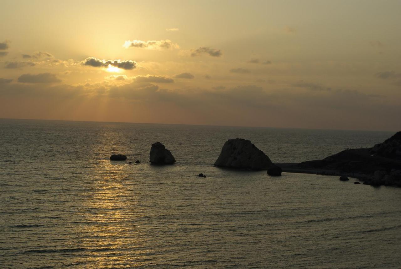 2 Bedroom Apartment Thalassa With Sea And Sunset Views, Aphrodite Hills Resort Kouklia Esterno foto